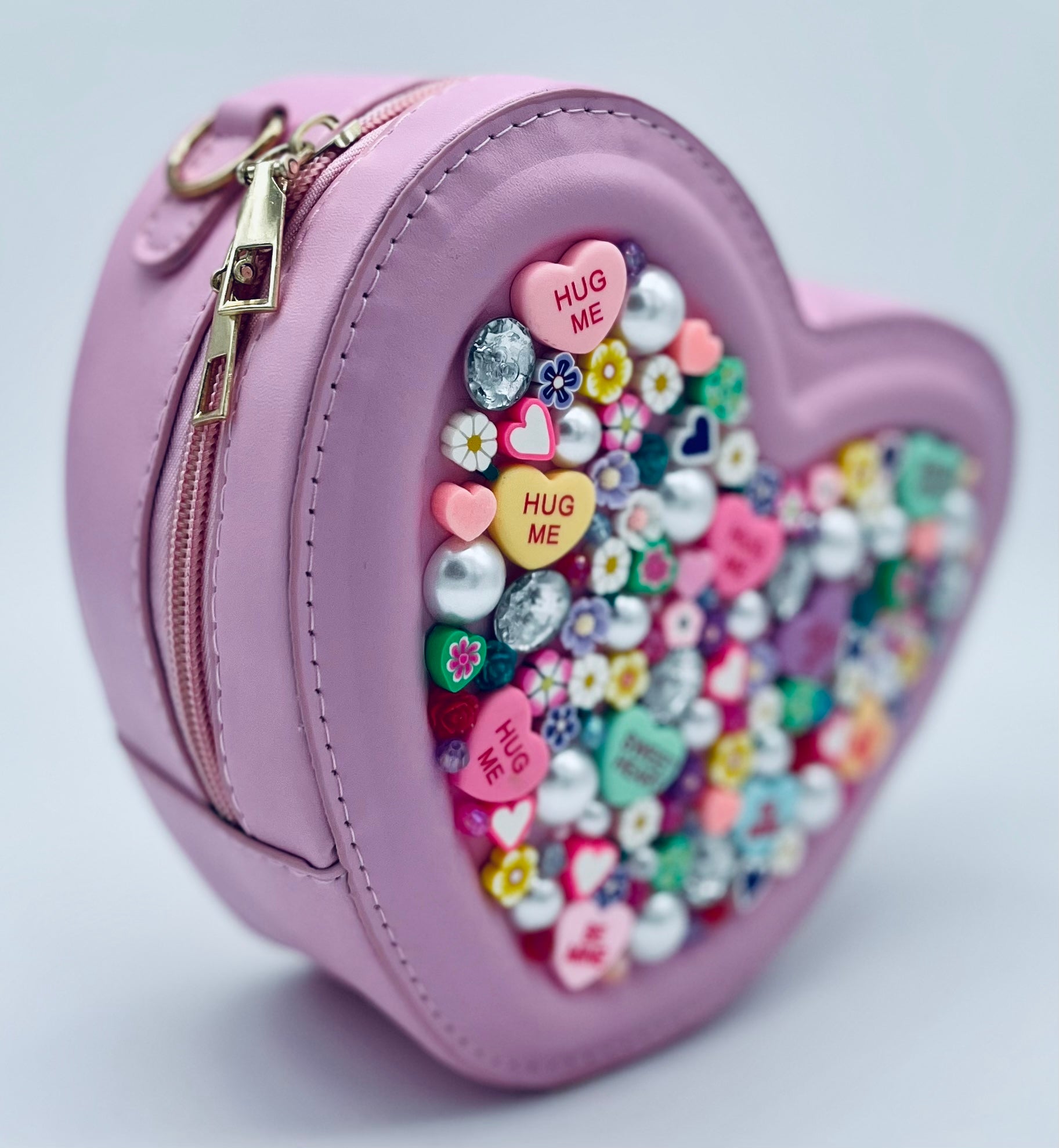 Shop Novelty Shaped Handbags, Bags, Purses: Triangle, Heart, Rounded,  Pleated, Wavy Bottom - Fashionista